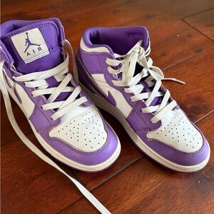 Jordan Kids Sneakers in Purple and White